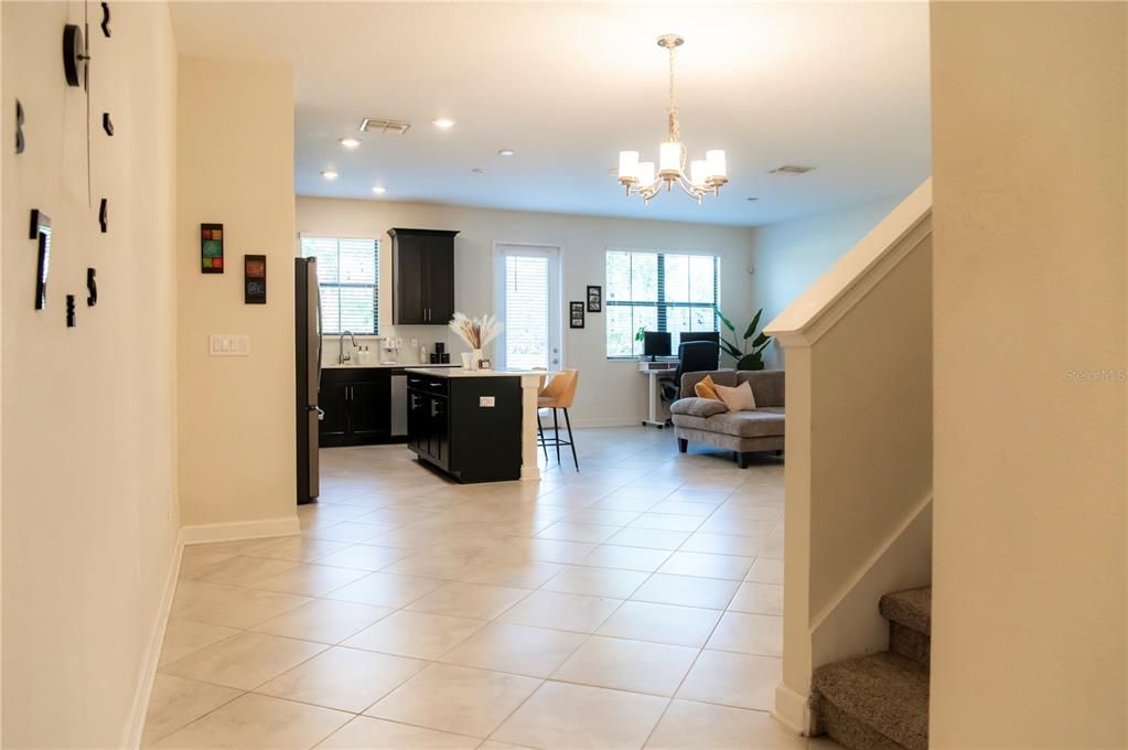 Activo con contrato: $285,000 (3 camas, 2 baños, 1915 Pies cuadrados)