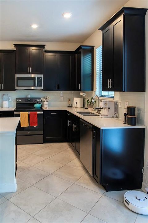Activo con contrato: $285,000 (3 camas, 2 baños, 1915 Pies cuadrados)