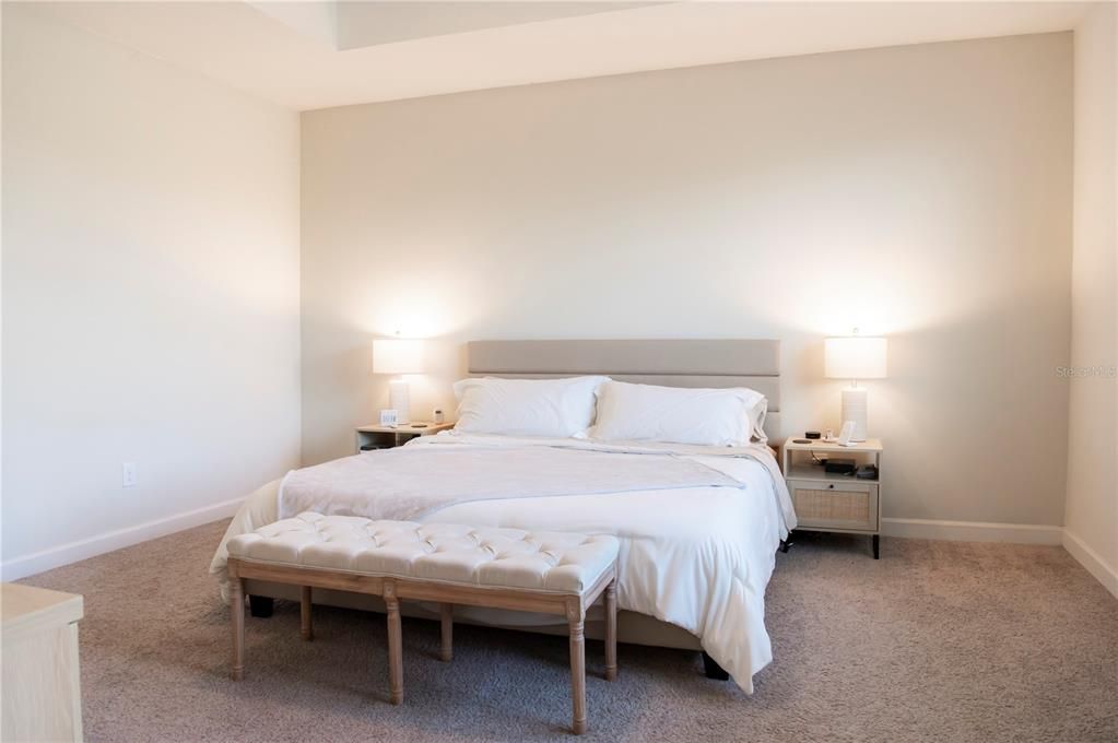 Activo con contrato: $285,000 (3 camas, 2 baños, 1915 Pies cuadrados)