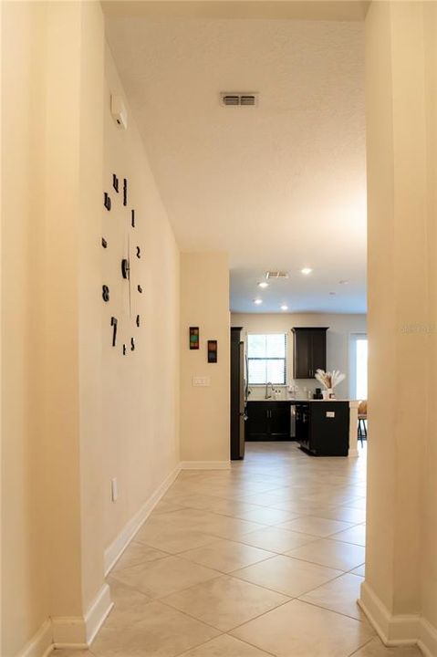 Activo con contrato: $285,000 (3 camas, 2 baños, 1915 Pies cuadrados)
