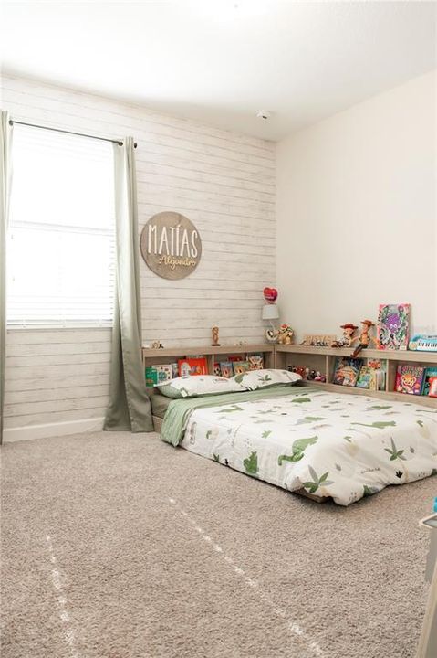 Activo con contrato: $285,000 (3 camas, 2 baños, 1915 Pies cuadrados)
