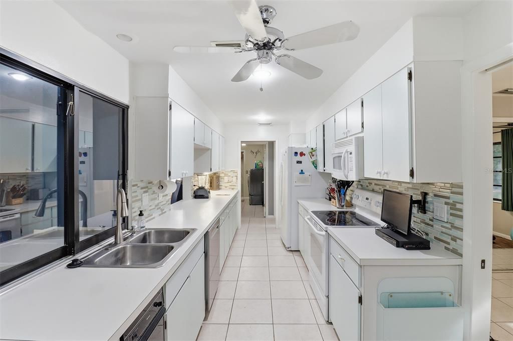 For Sale: $294,900 (3 beds, 2 baths, 2206 Square Feet)