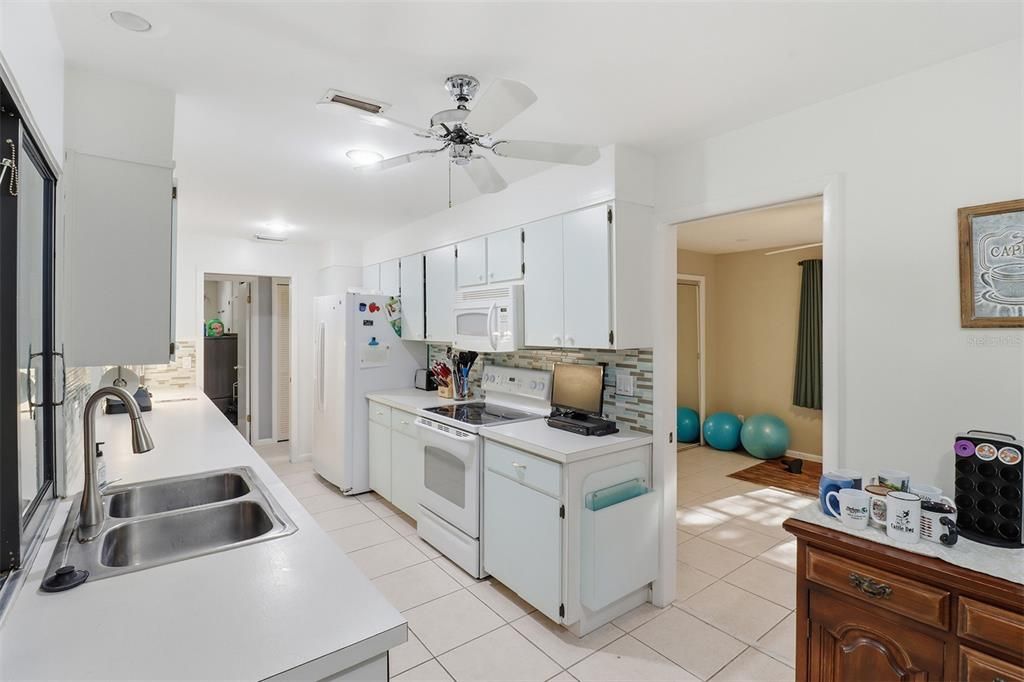 For Sale: $294,900 (3 beds, 2 baths, 2206 Square Feet)