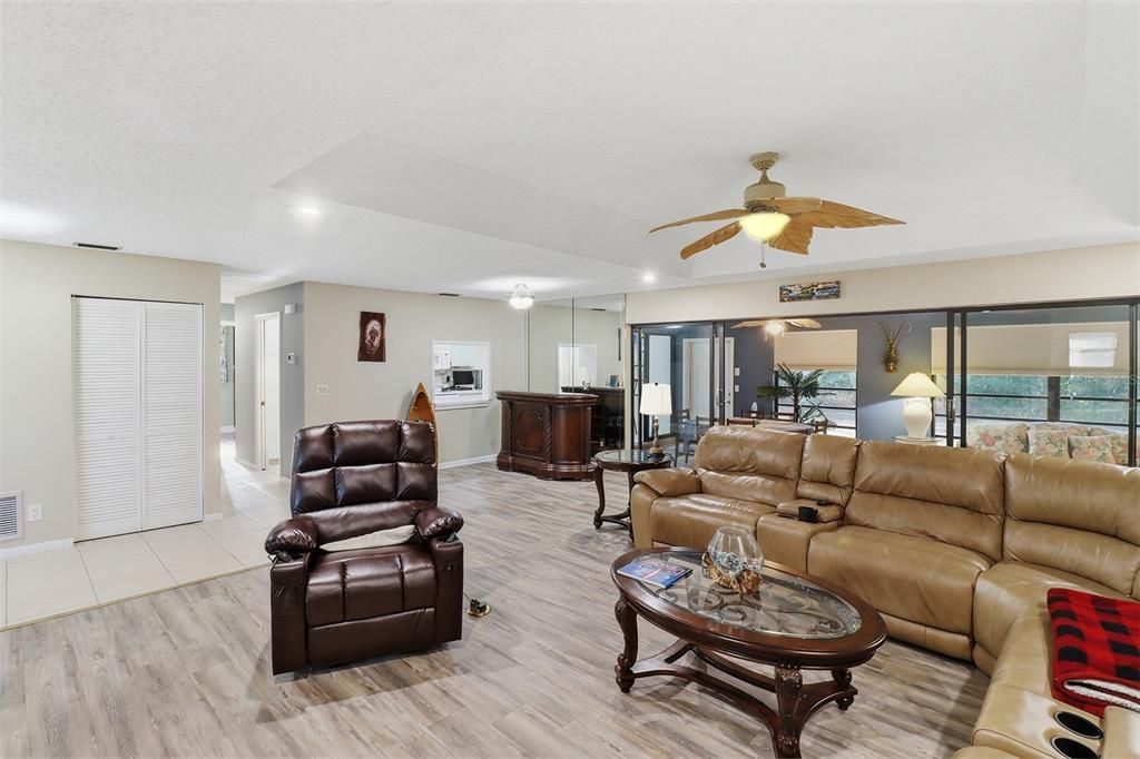 For Sale: $294,900 (3 beds, 2 baths, 2206 Square Feet)