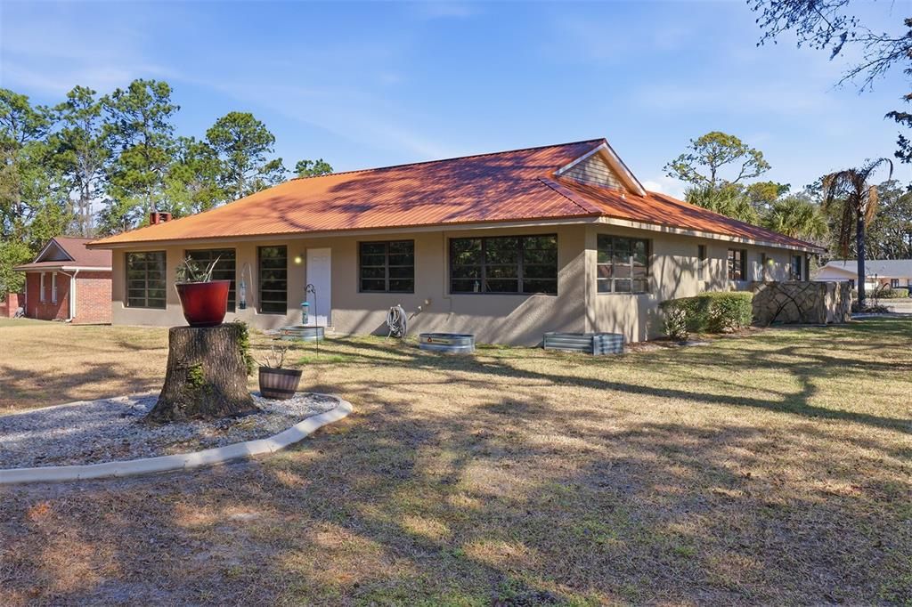 For Sale: $294,900 (3 beds, 2 baths, 2206 Square Feet)