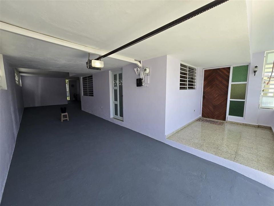 Activo con contrato: $397,000 (4 camas, 2 baños, 2211 Pies cuadrados)