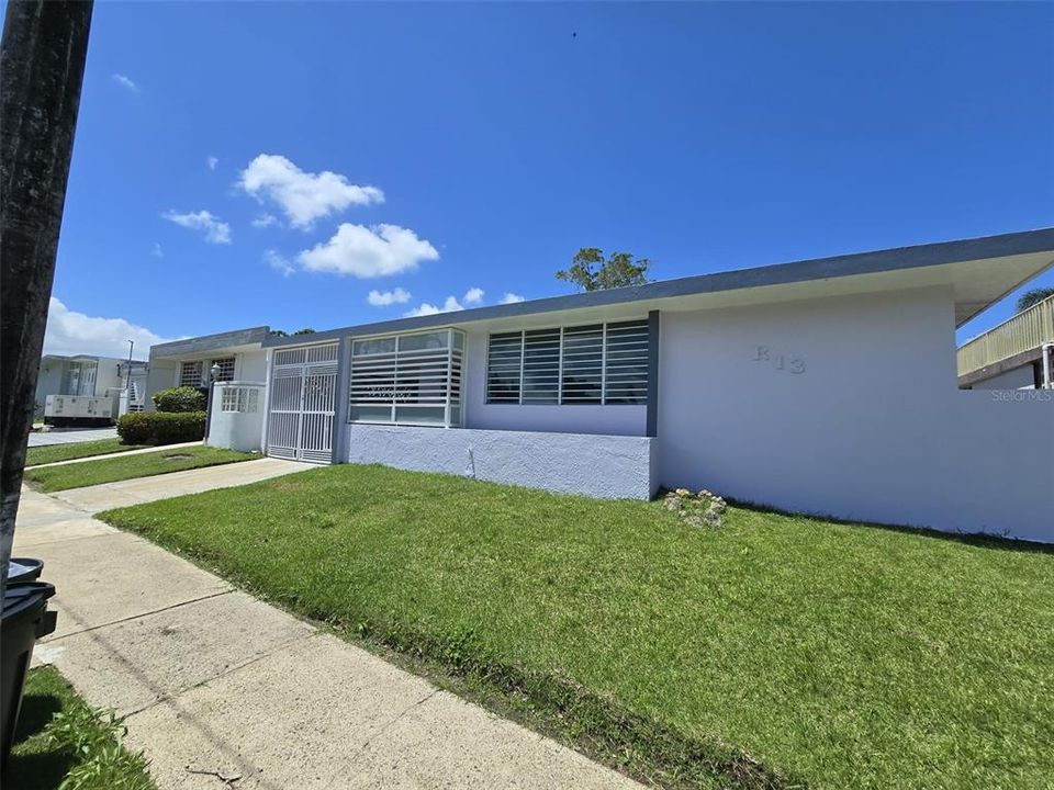 Activo con contrato: $397,000 (4 camas, 2 baños, 2211 Pies cuadrados)