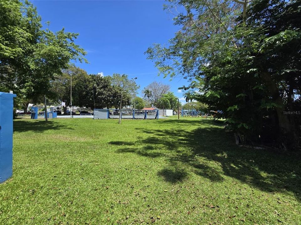 Activo con contrato: $397,000 (4 camas, 2 baños, 2211 Pies cuadrados)