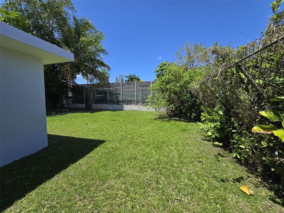Activo con contrato: $397,000 (4 camas, 2 baños, 2211 Pies cuadrados)