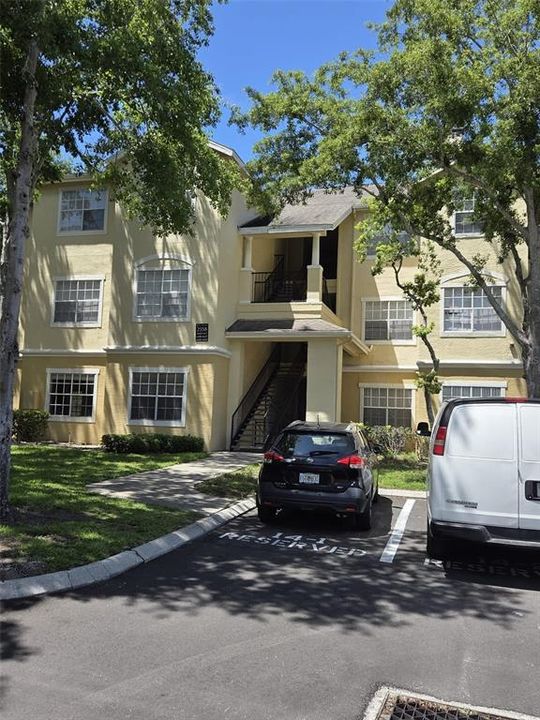 Active With Contract: $1,450 (1 beds, 1 baths, 854 Square Feet)