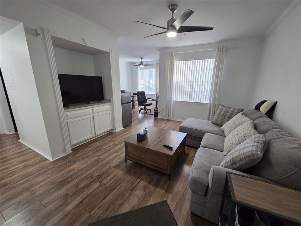 Active With Contract: $1,450 (1 beds, 1 baths, 854 Square Feet)