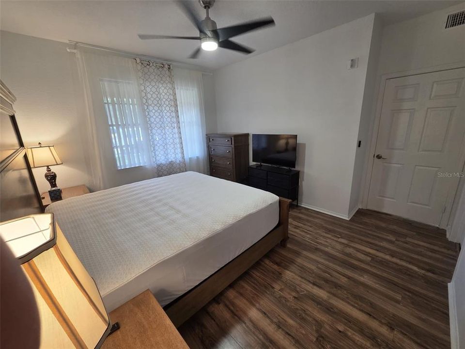 Active With Contract: $1,450 (1 beds, 1 baths, 854 Square Feet)