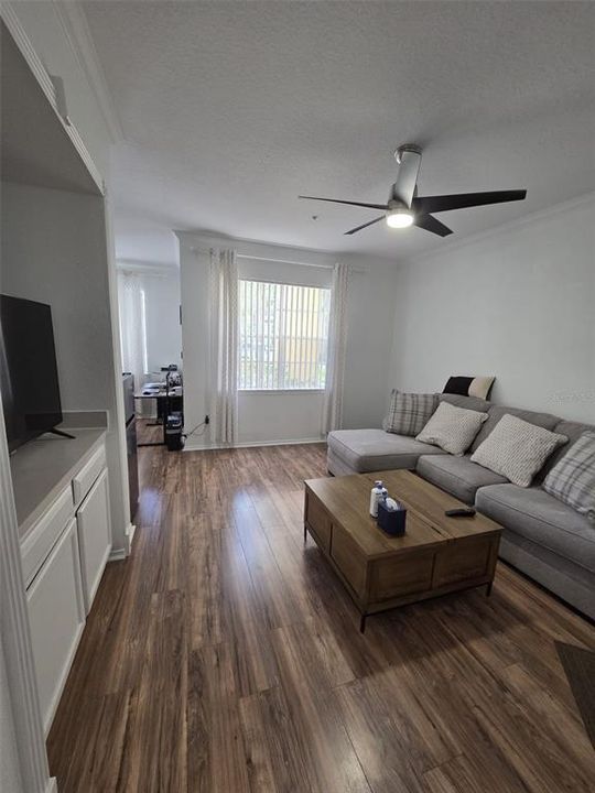Active With Contract: $1,450 (1 beds, 1 baths, 854 Square Feet)
