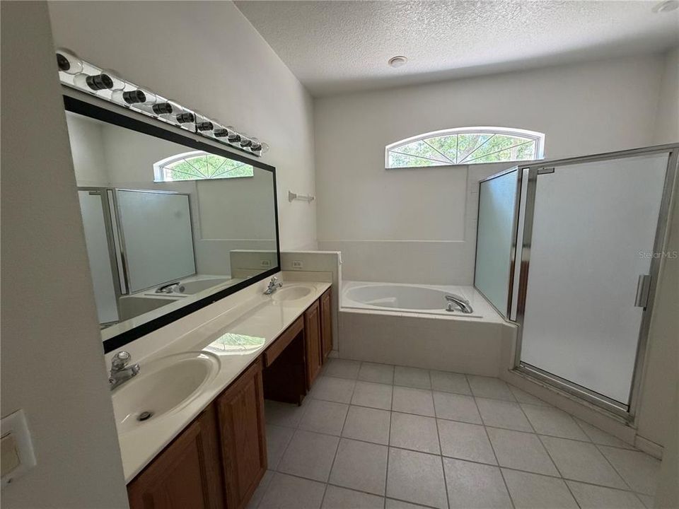 For Rent: $3,000 (4 beds, 3 baths, 2416 Square Feet)
