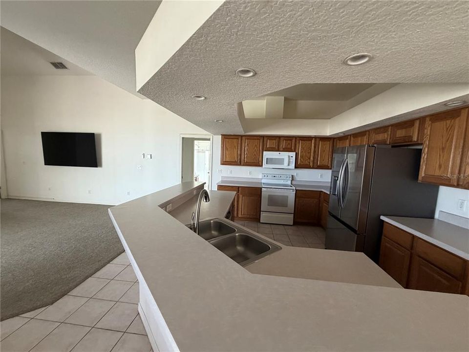 For Rent: $3,000 (4 beds, 3 baths, 2416 Square Feet)