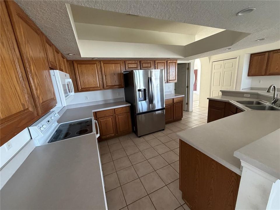 For Rent: $3,000 (4 beds, 3 baths, 2416 Square Feet)