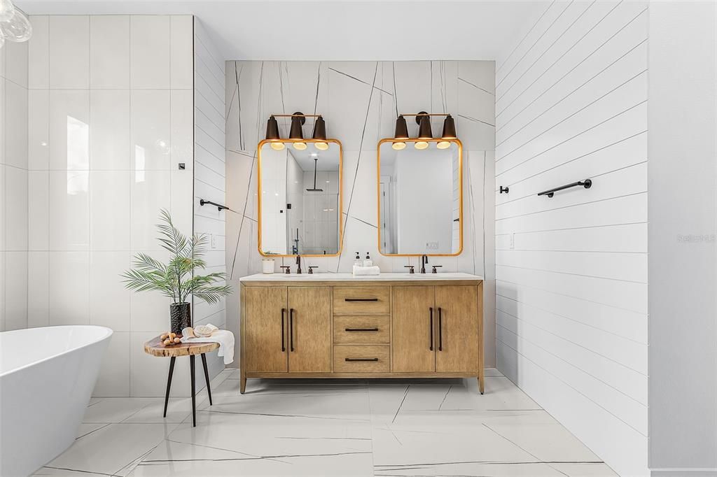 Activo con contrato: $599,900 (4 camas, 3 baños, 2462 Pies cuadrados)