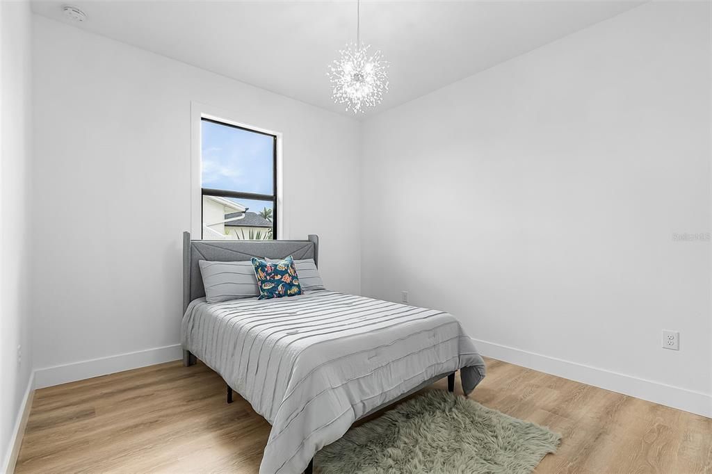 Activo con contrato: $599,900 (4 camas, 3 baños, 2462 Pies cuadrados)