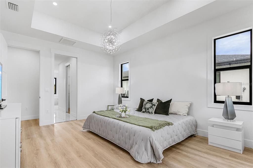 Activo con contrato: $599,900 (4 camas, 3 baños, 2462 Pies cuadrados)