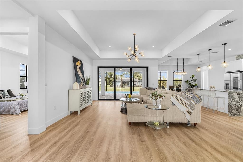 Activo con contrato: $599,900 (4 camas, 3 baños, 2462 Pies cuadrados)