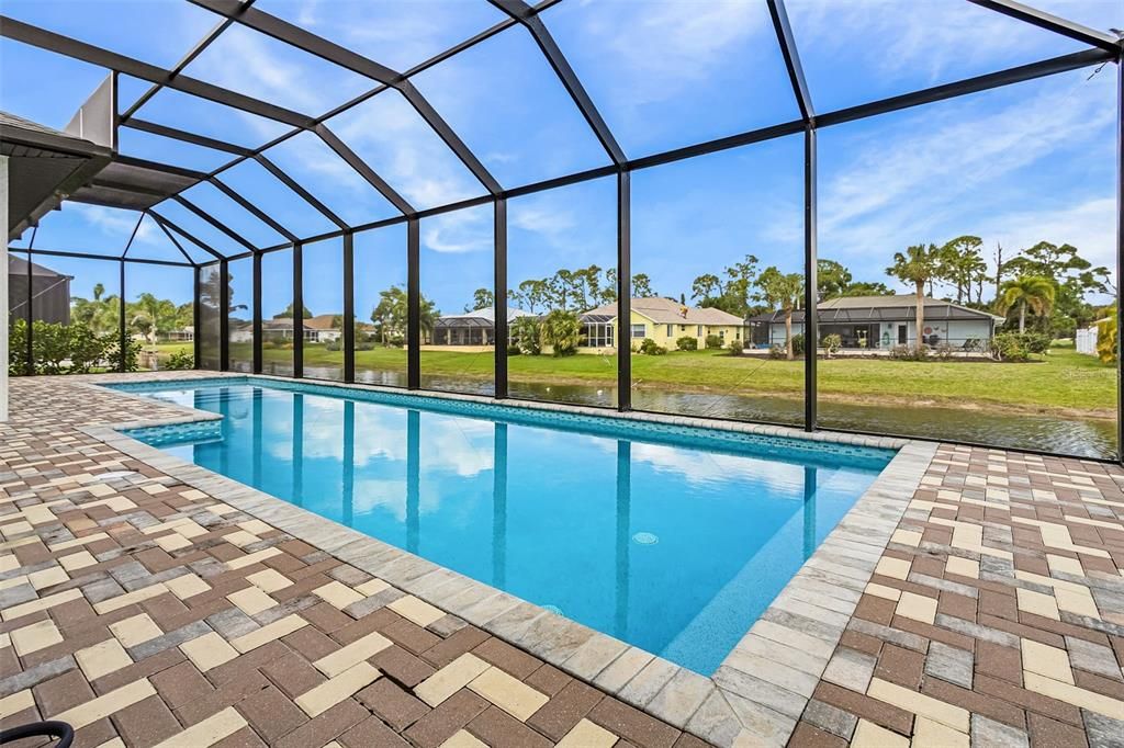 Activo con contrato: $599,900 (4 camas, 3 baños, 2462 Pies cuadrados)