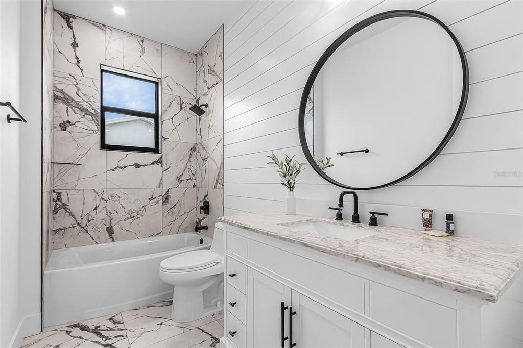 Activo con contrato: $599,900 (4 camas, 3 baños, 2462 Pies cuadrados)