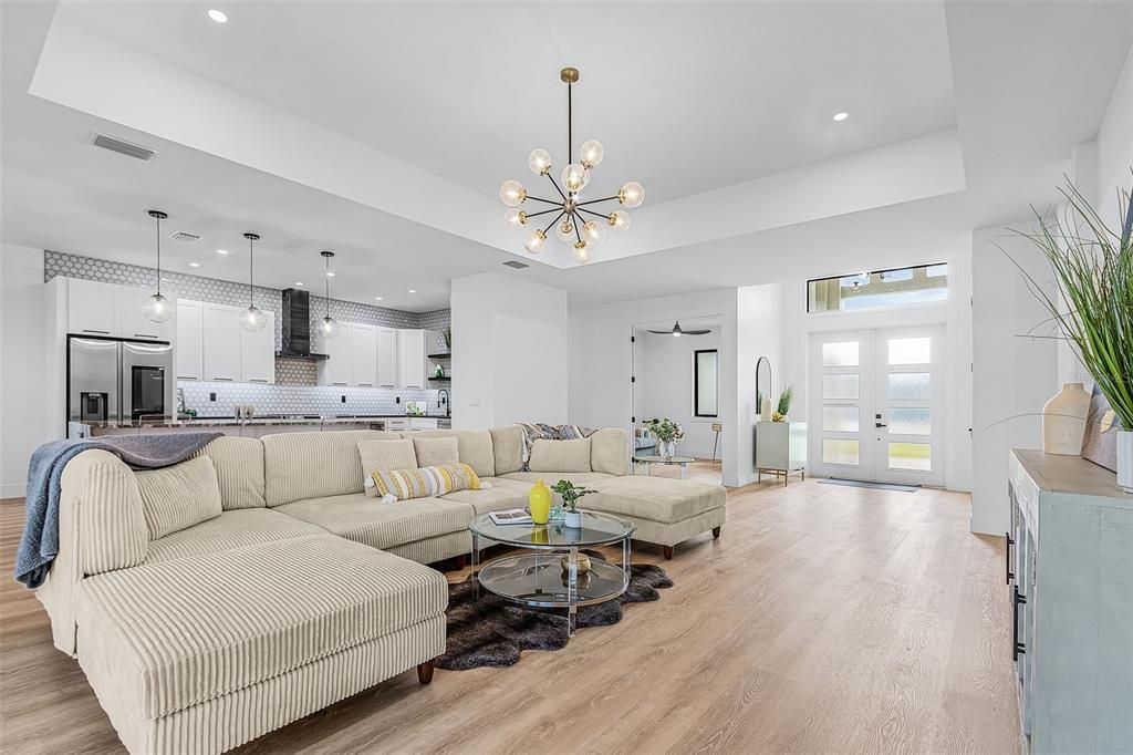 Activo con contrato: $599,900 (4 camas, 3 baños, 2462 Pies cuadrados)