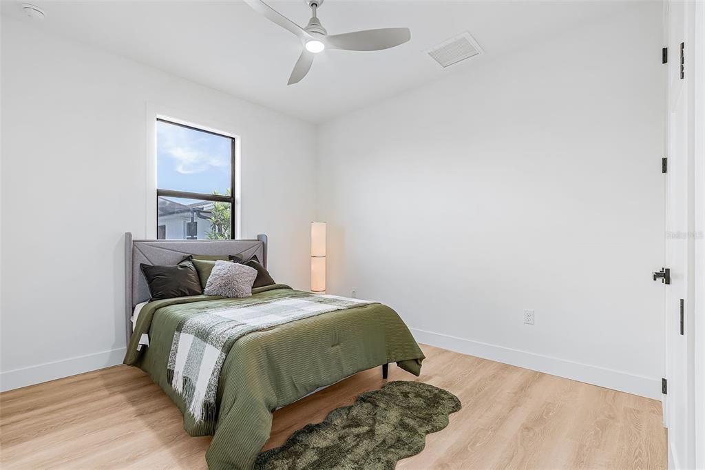 Activo con contrato: $599,900 (4 camas, 3 baños, 2462 Pies cuadrados)