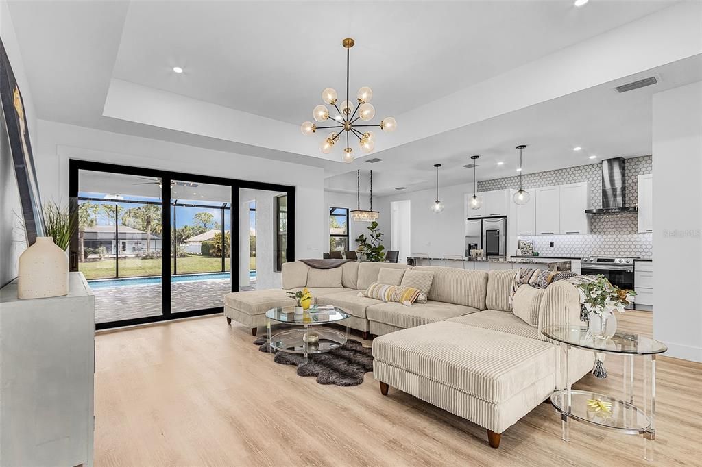 Activo con contrato: $599,900 (4 camas, 3 baños, 2462 Pies cuadrados)
