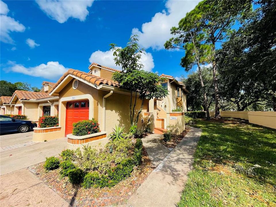 For Rent: $2,350 (3 beds, 2 baths, 1212 Square Feet)