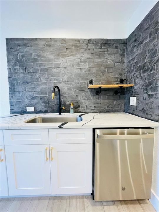 For Rent: $2,350 (3 beds, 2 baths, 1212 Square Feet)