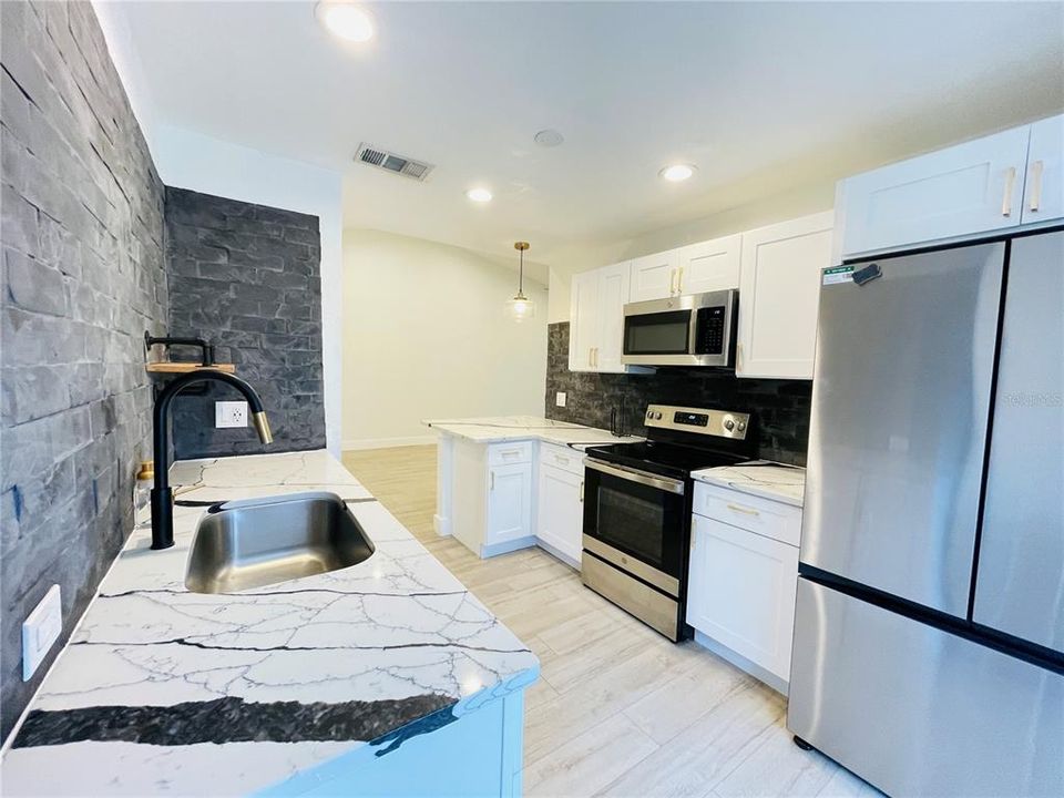 For Rent: $2,350 (3 beds, 2 baths, 1212 Square Feet)
