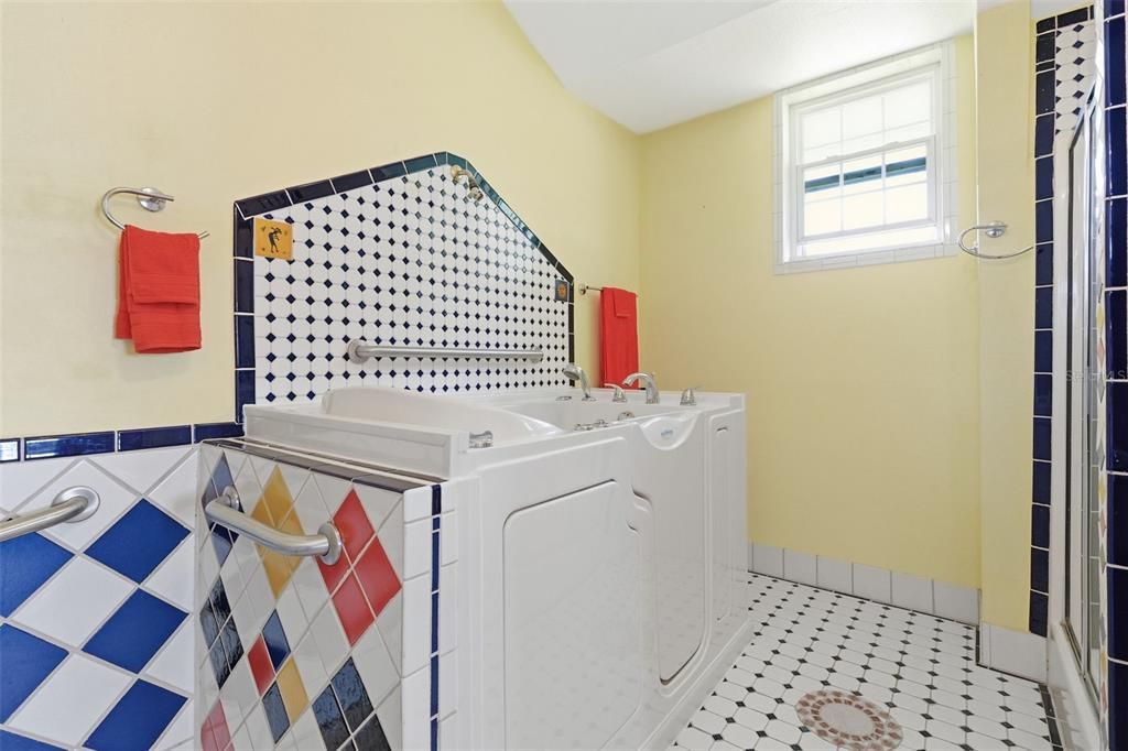 На продажу: $399,900 (3 спален, 2 ванн, 2135 Квадратных фут)