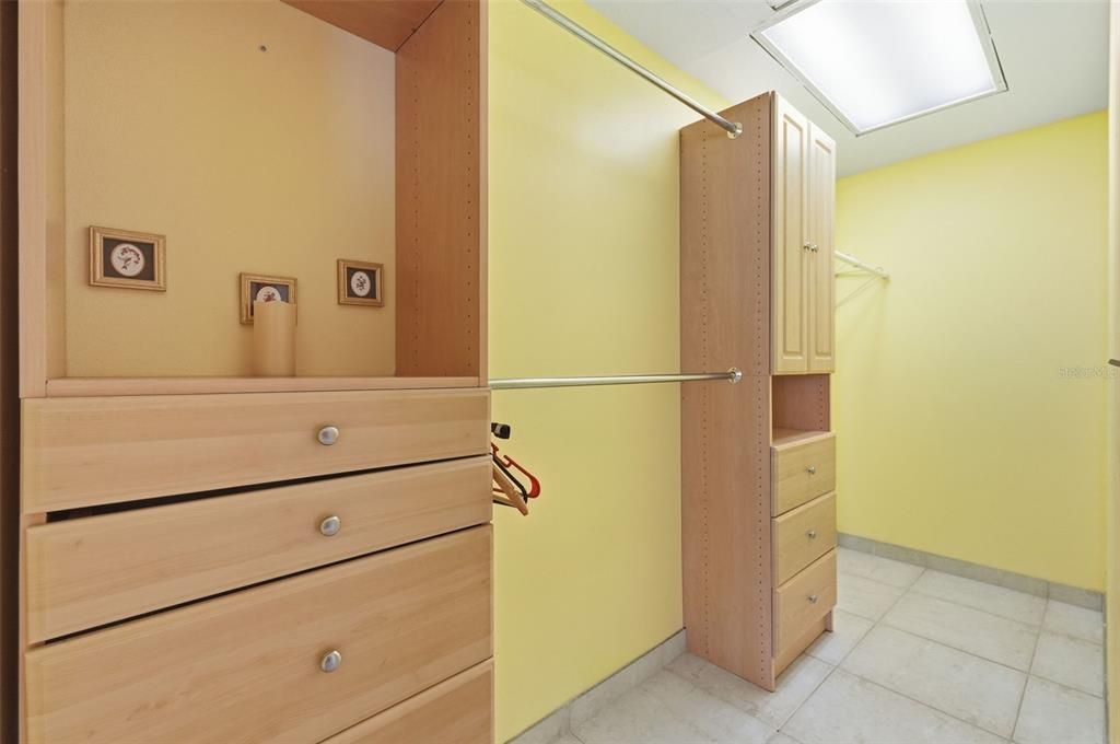 На продажу: $399,900 (3 спален, 2 ванн, 2135 Квадратных фут)