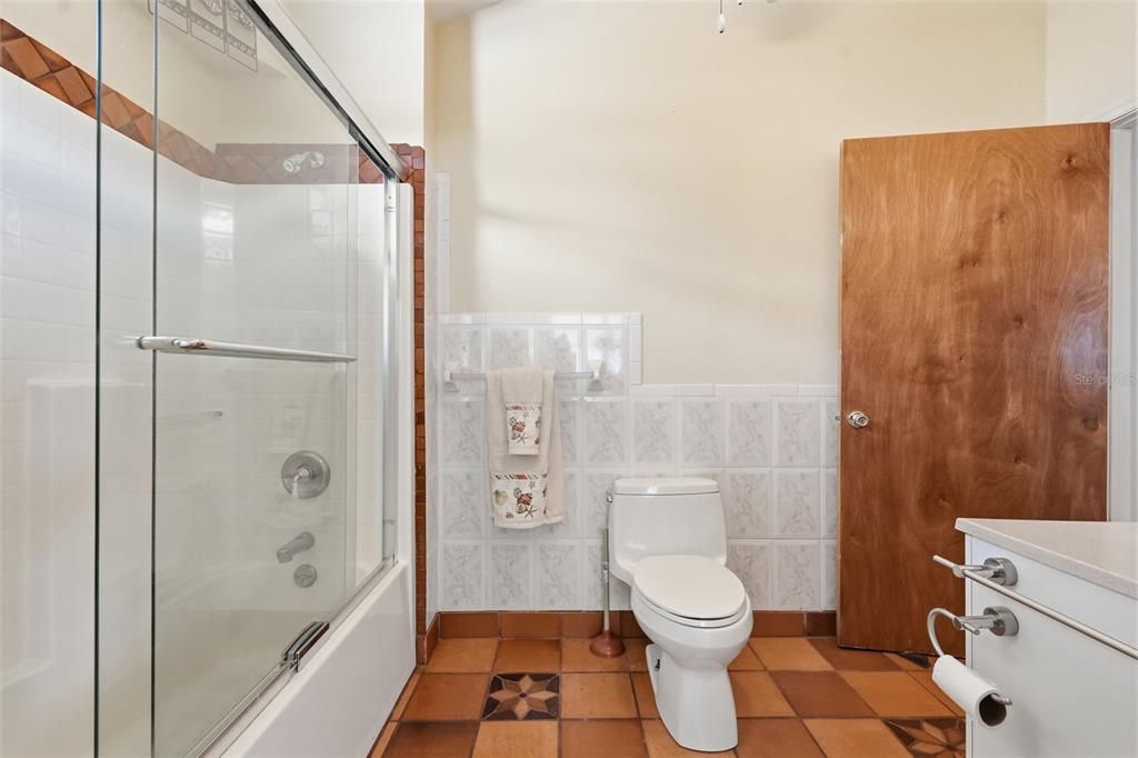 На продажу: $399,900 (3 спален, 2 ванн, 2135 Квадратных фут)