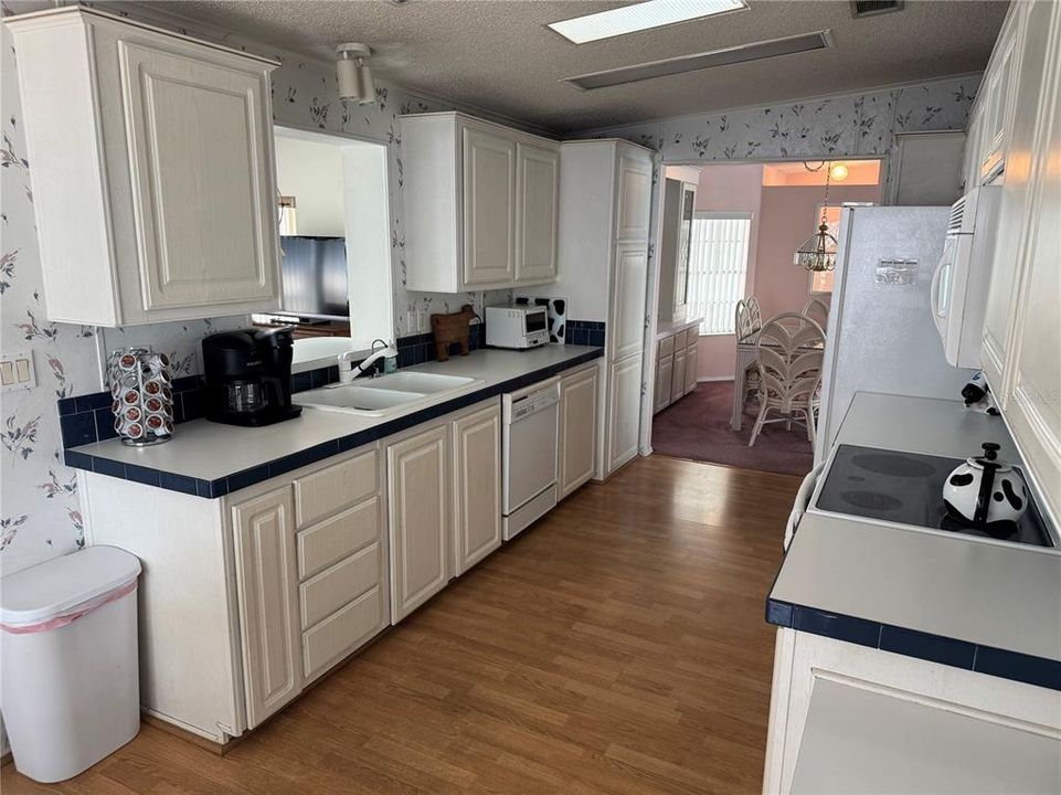 Activo con contrato: $167,500 (3 camas, 2 baños, 1776 Pies cuadrados)