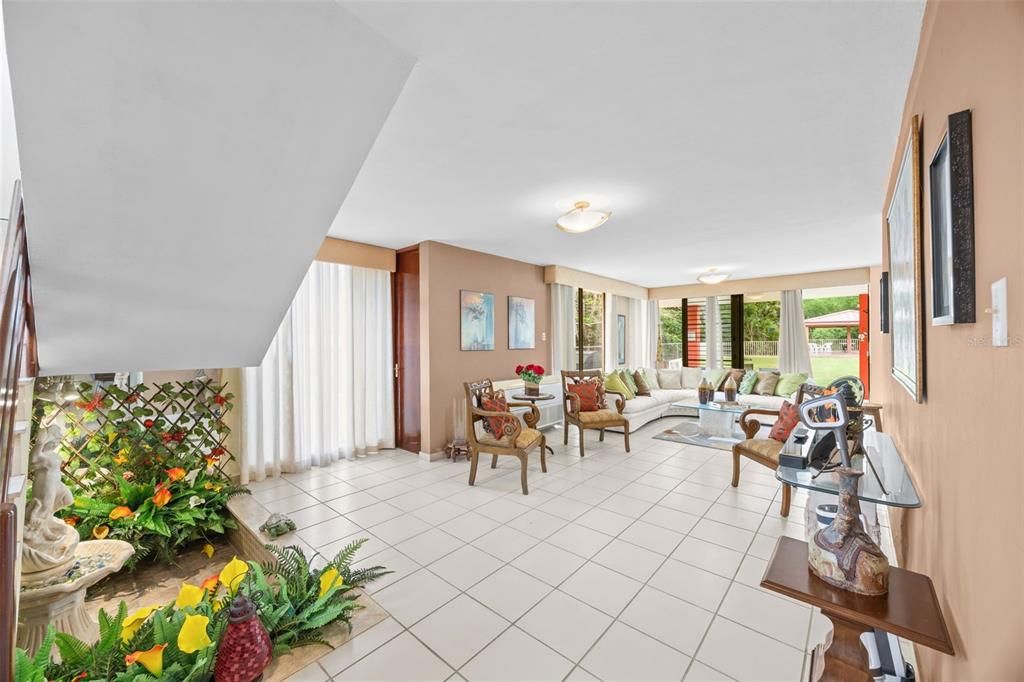 En Venta: $585,000 (4 camas, 2 baños, 2482 Pies cuadrados)