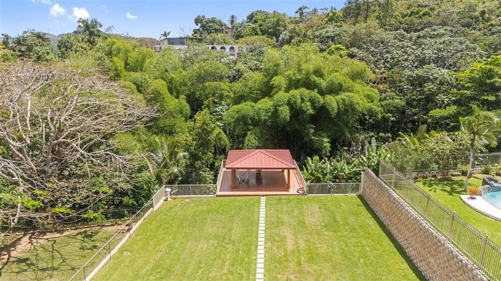 En Venta: $585,000 (4 camas, 2 baños, 2482 Pies cuadrados)