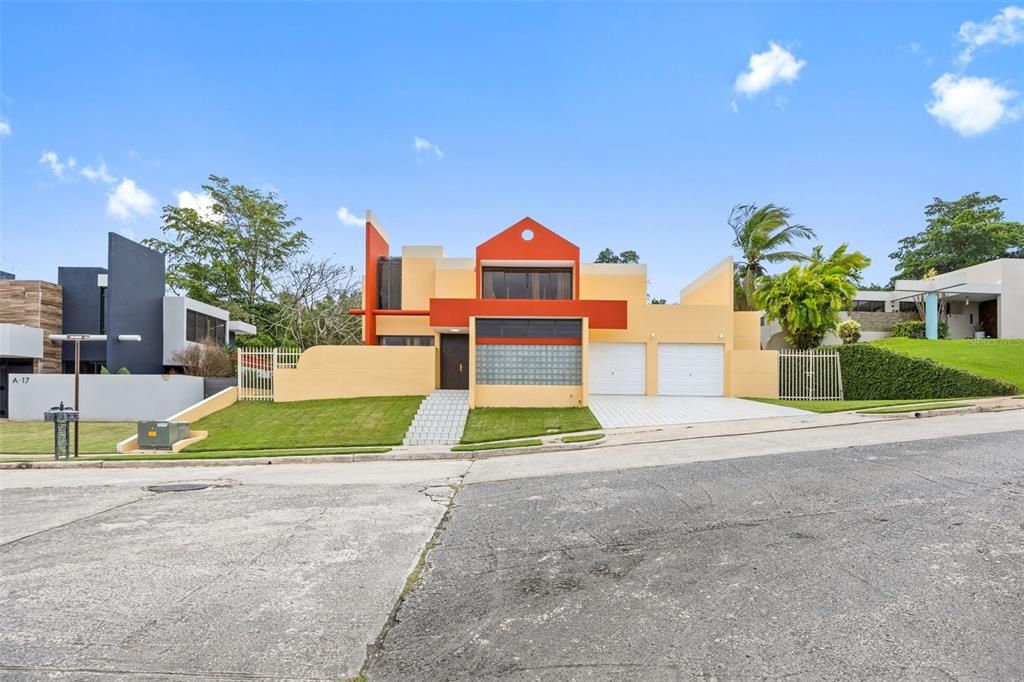 En Venta: $585,000 (4 camas, 2 baños, 2482 Pies cuadrados)