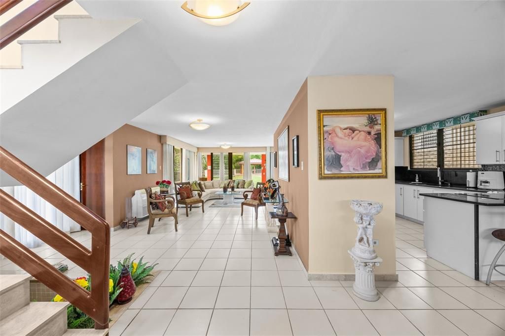En Venta: $585,000 (4 camas, 2 baños, 2482 Pies cuadrados)