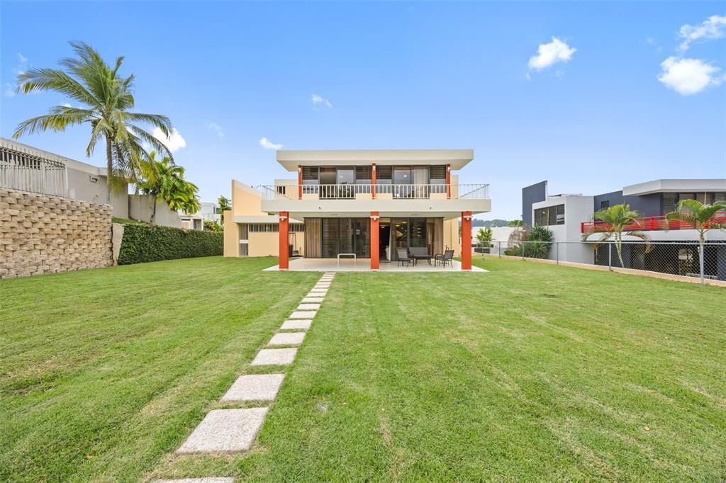 En Venta: $585,000 (4 camas, 2 baños, 2482 Pies cuadrados)