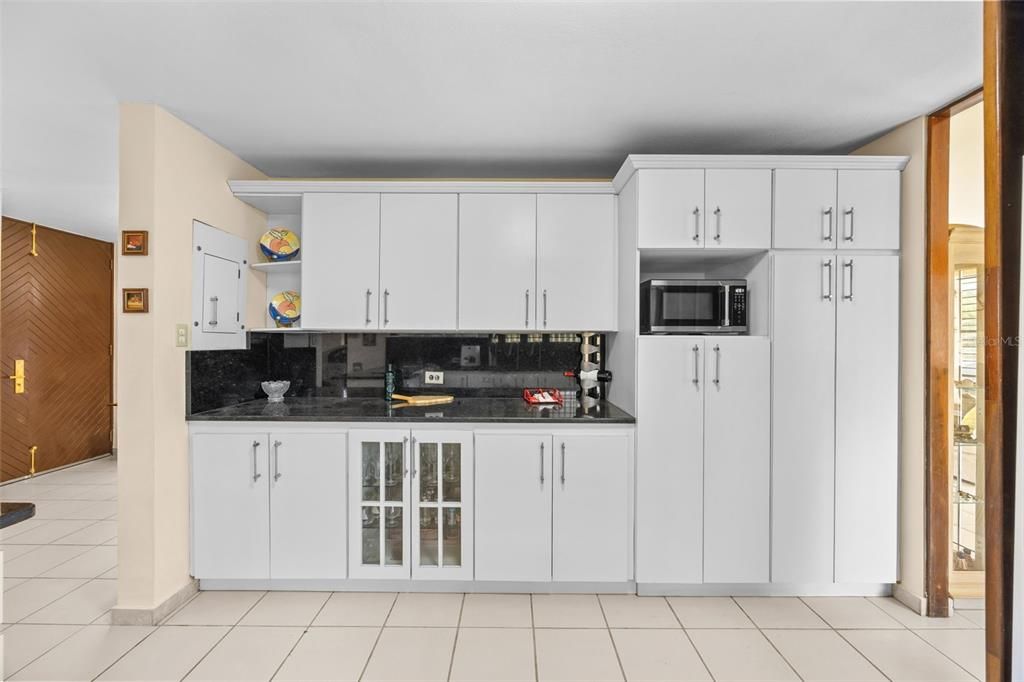 En Venta: $585,000 (4 camas, 2 baños, 2482 Pies cuadrados)