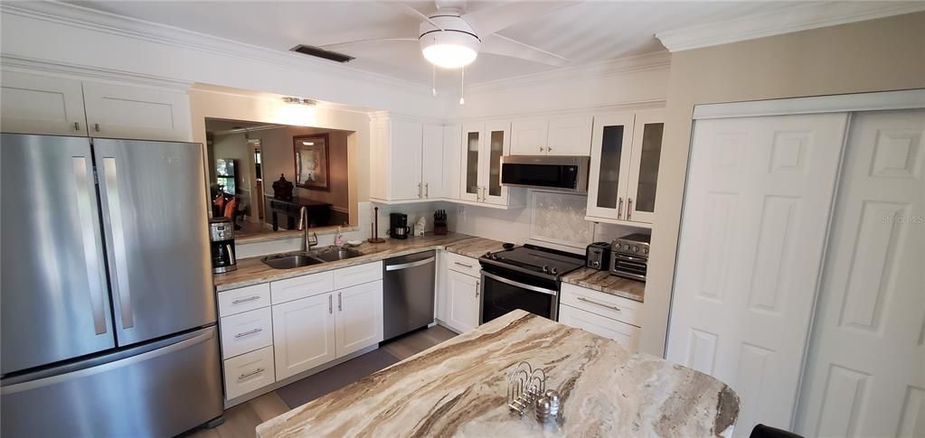 For Rent: $4,000 (2 beds, 2 baths, 1400 Square Feet)