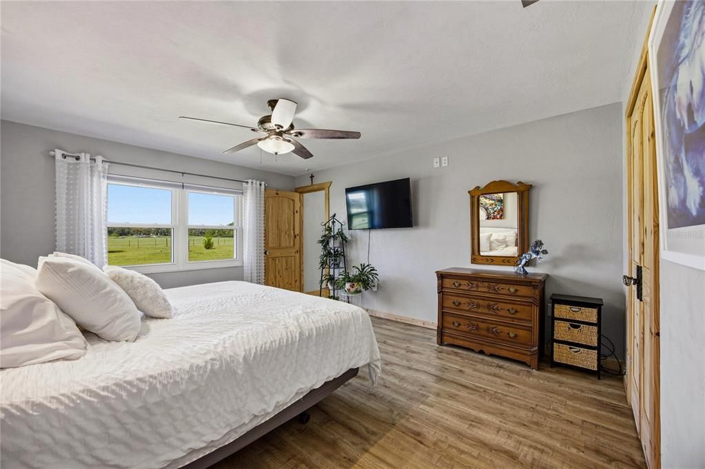 For Sale: $785,500 (4 beds, 2 baths, 2465 Square Feet)