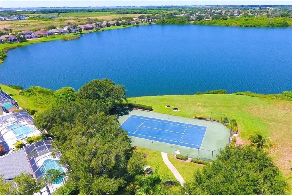 Activo con contrato: $510,000 (3 camas, 2 baños, 1949 Pies cuadrados)