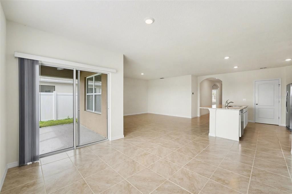 Activo con contrato: $300,000 (3 camas, 2 baños, 1769 Pies cuadrados)