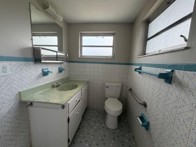 Под контрактом: $225,000 (3 спален, 2 ванн, 1096 Квадратных фут)