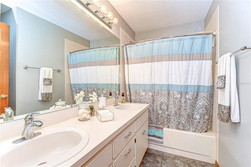 For Sale: $550,000 (3 beds, 2 baths, 2315 Square Feet)