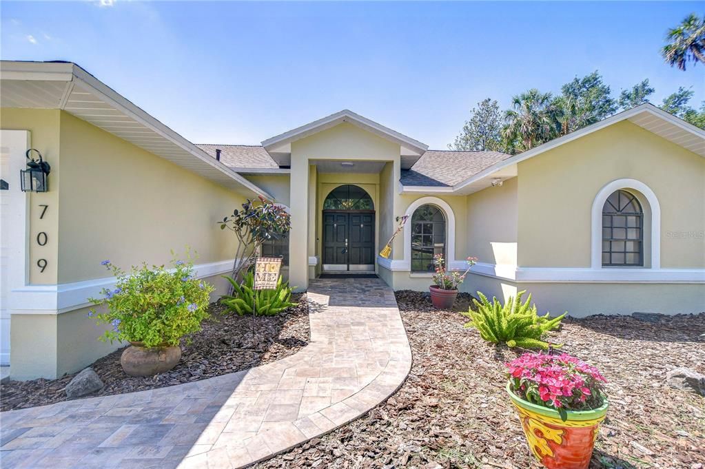 For Sale: $550,000 (3 beds, 2 baths, 2315 Square Feet)