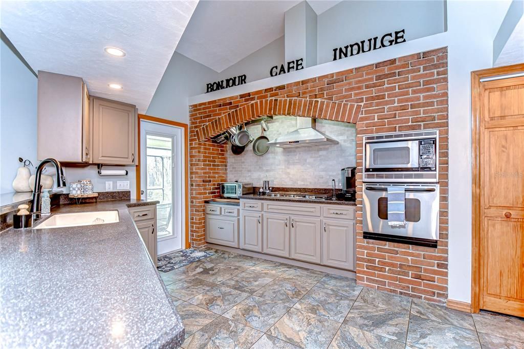 For Sale: $550,000 (3 beds, 2 baths, 2315 Square Feet)